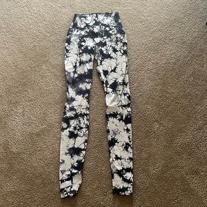Black and white marble lululemon leggings